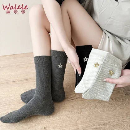 Hand-stitched D family star mid-tube socks