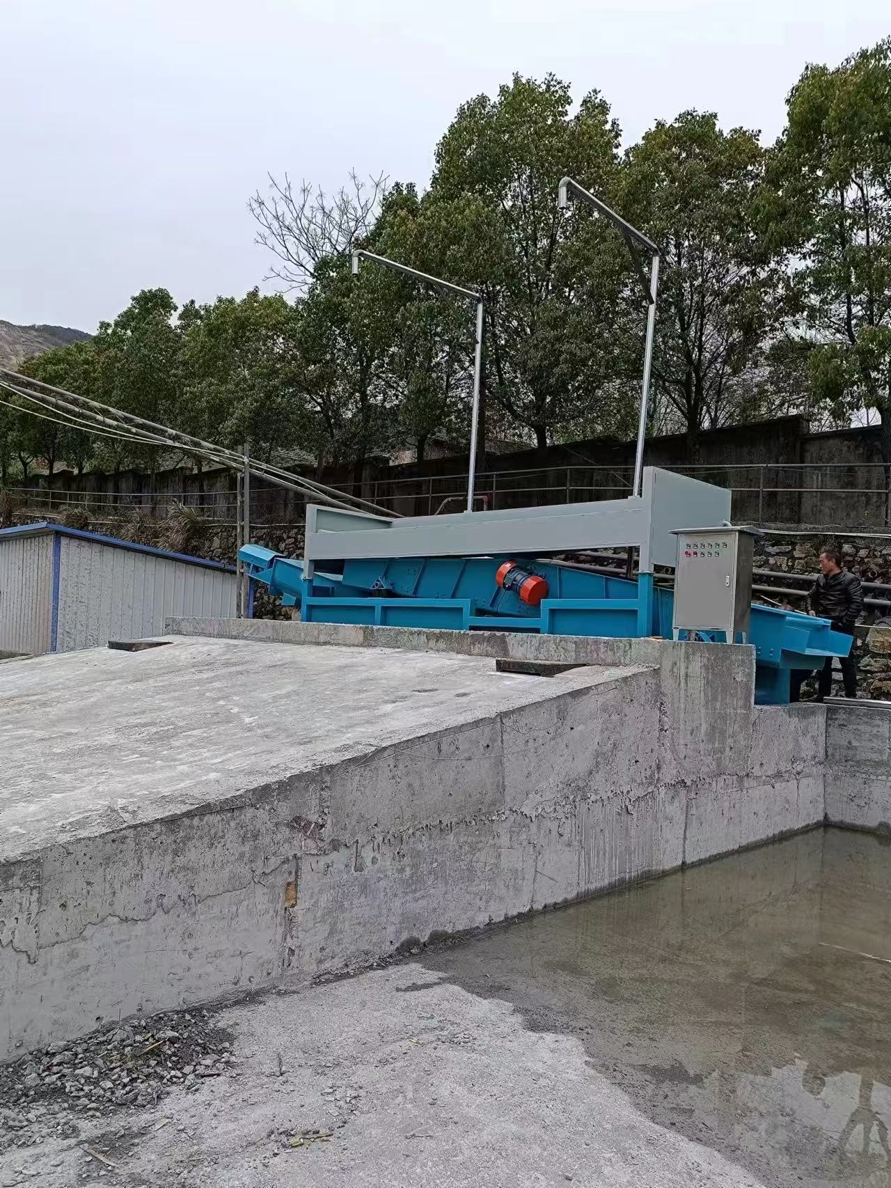 Sand and gravel separator