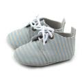 Нови стилове райета кожени бебешки обувки Оксфорд на едро
