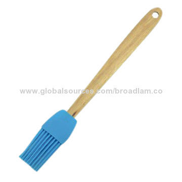 Silicone children's brush, oak handle