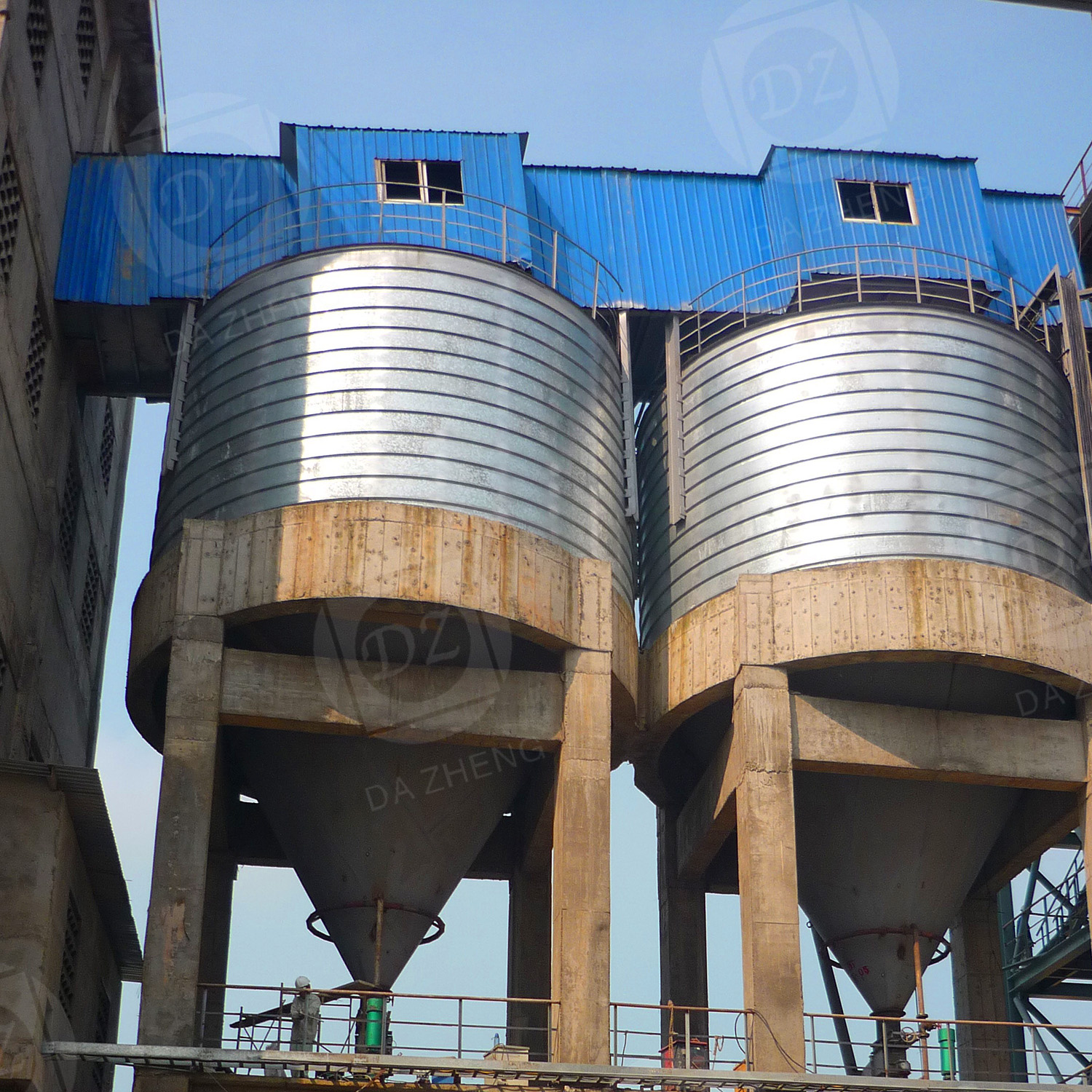 Cement storage silos for cement plants