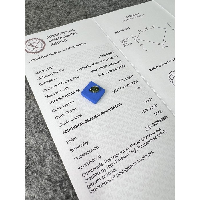 Vivid Green Lab Diamond 1.01CT vs1 Pear Cut