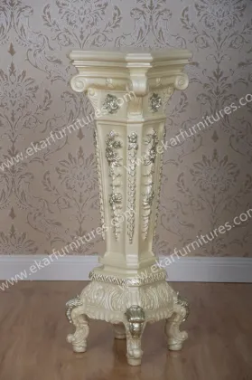 Neo-Classical Carved Giltwood Wood flower stand