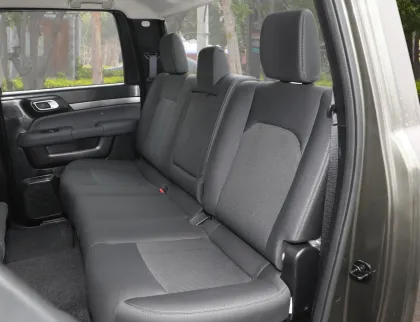 Promotional Dongfeng 4x4 Pickup Truck with Cummins 320hp Engine