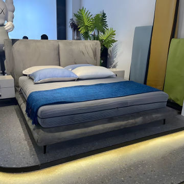 Cadre en bois moderne en jeu de chambre à coucher doux en suspension