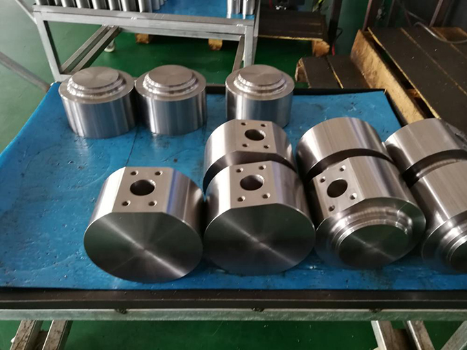 SAE 1026 Pièces de cylindre hydrauliques personnalisées