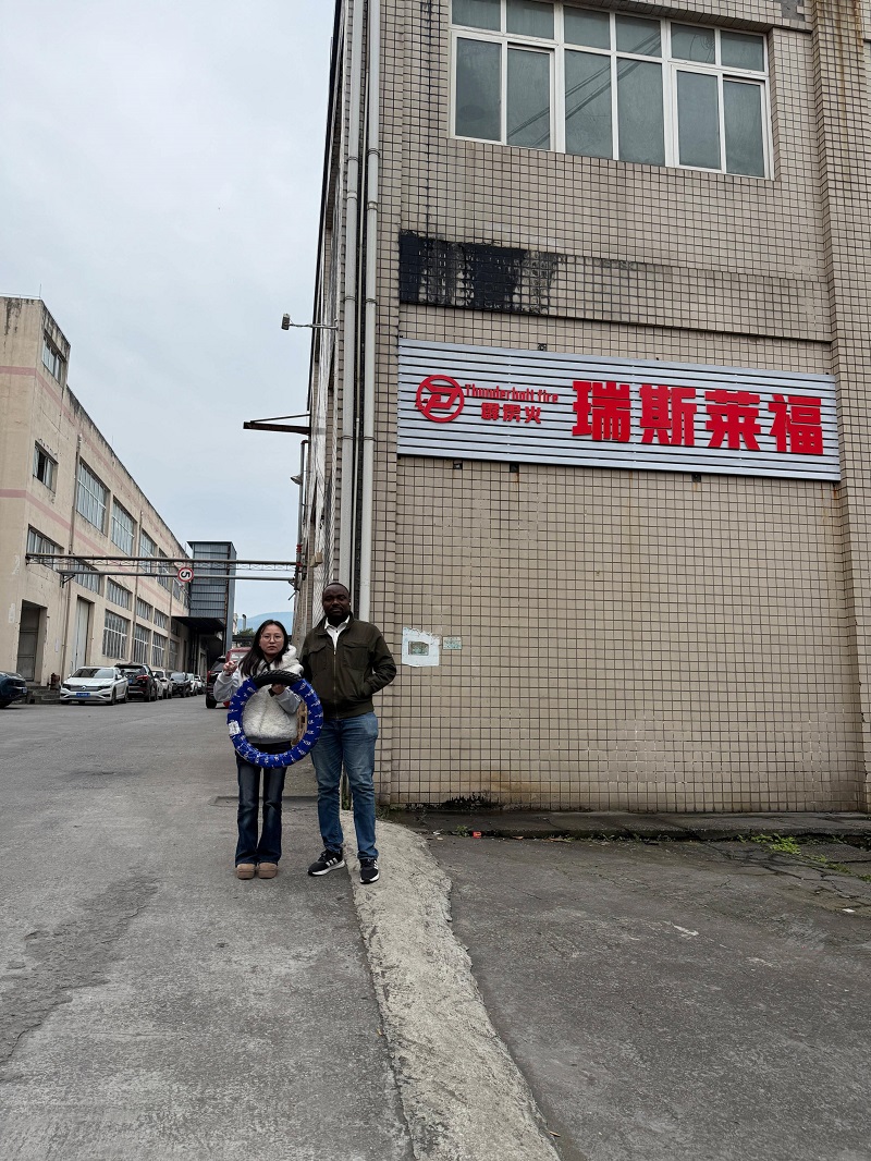 Sierra Leonean Customers Visit Rislife Tire and Sign Order for Two Containers on the Spot!