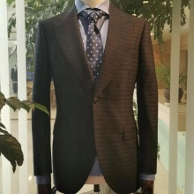 Suuqa arooska ee dhamaadka-dhamaadka oo leh Blazer Slim oo jilicsan