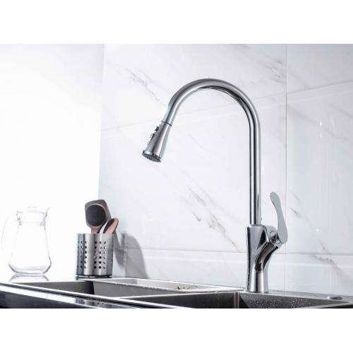 China Brass Kitchen Sink Faucets With Pull Down Sprayer Supplier