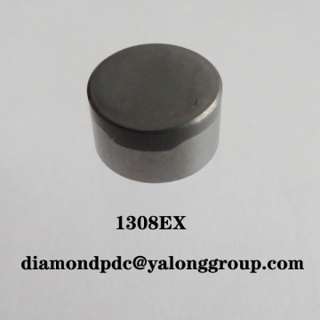 Leached PDC cutters for drilling bits