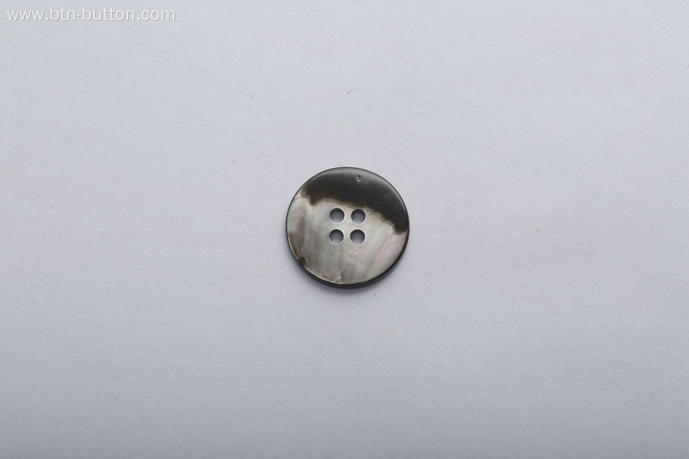 Four-hole buttons made of shells