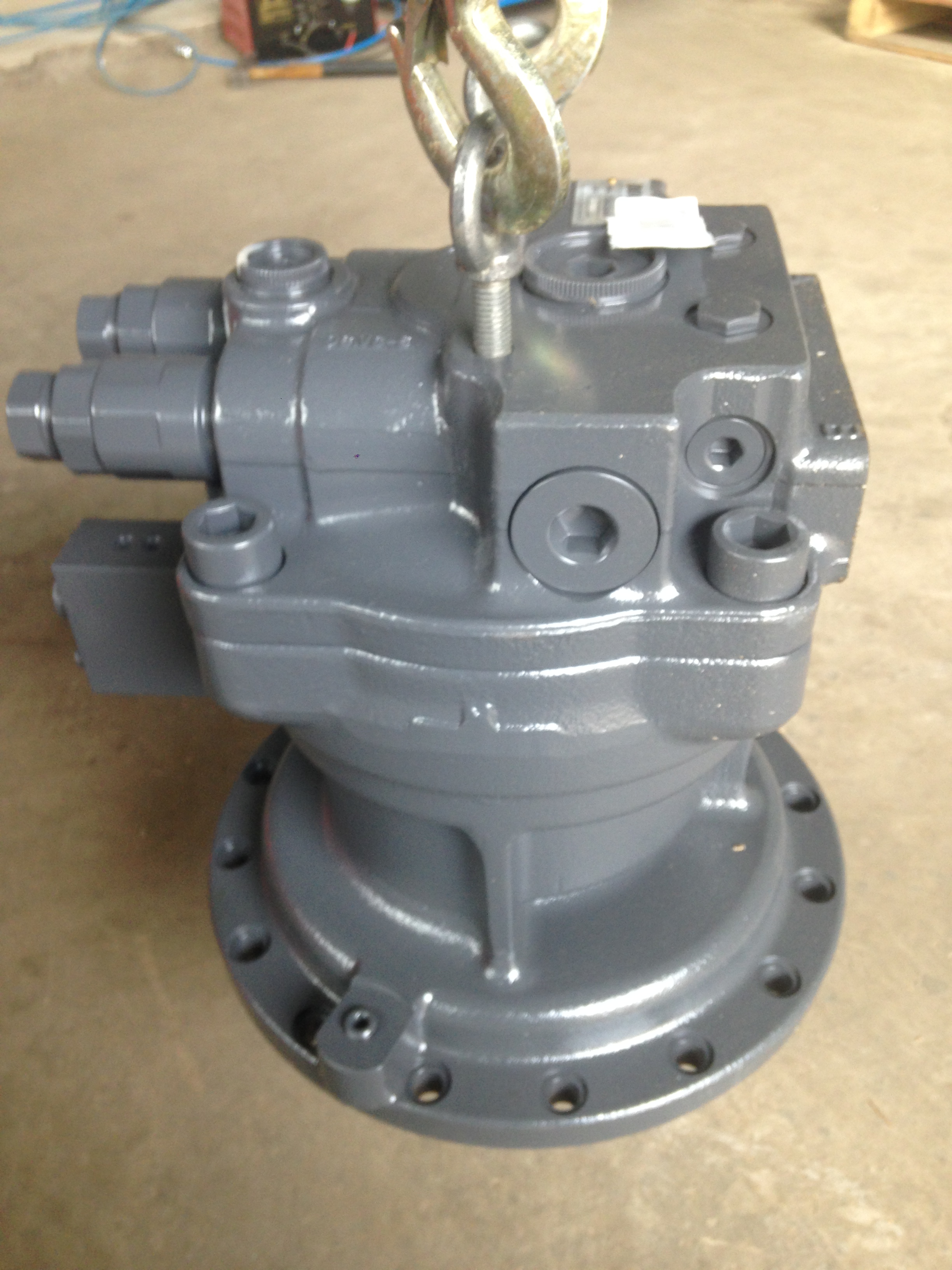 DX225 swing motor (3)