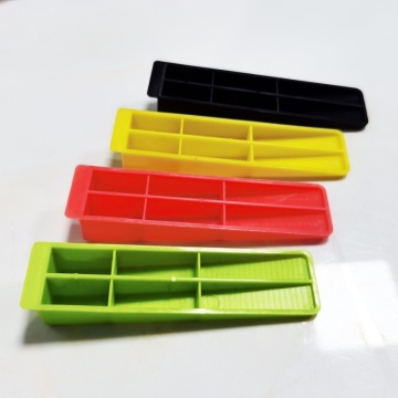 PP insert tile leveling device