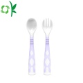 Cuillère en silicone souple pour le repas de bébé