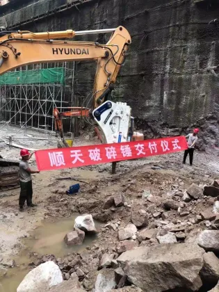 Excavator Cat340d Break Big Stone Mine Hydraulic Hammer