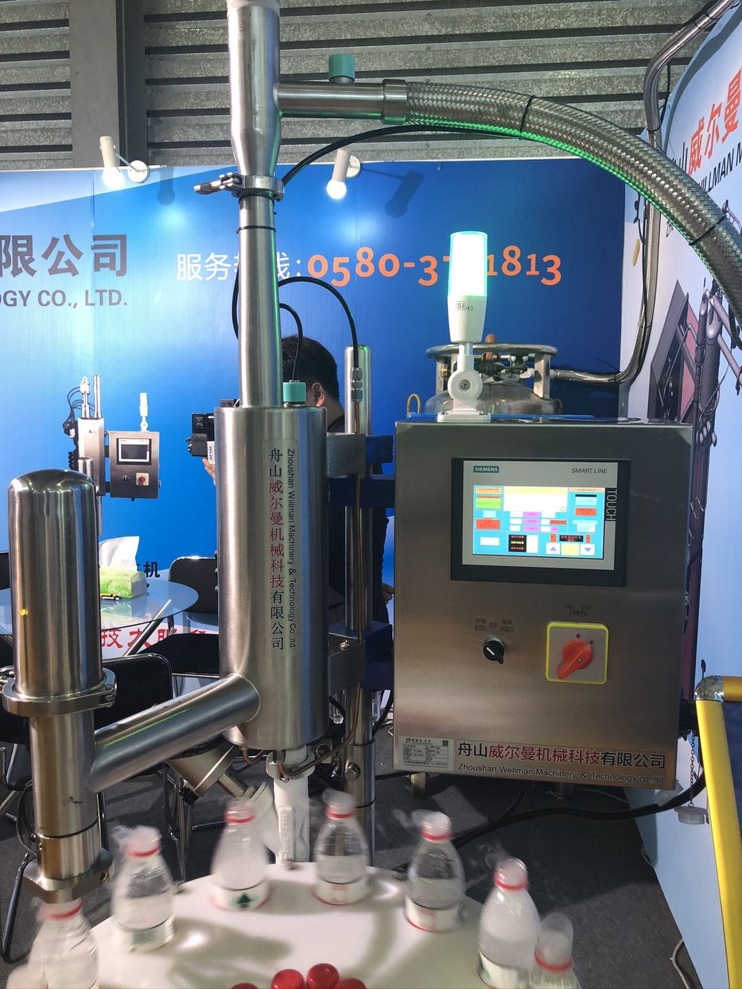 Liquid nitrogen dosing machine for PET bottles