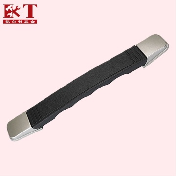 旅行体験を向上させるソフトハンドルデザイン