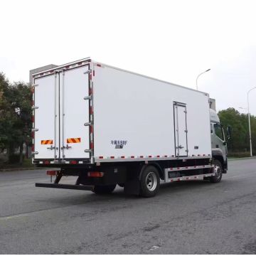 Двухтемпературный рефрижераторный грузовик для логистики холодовой цепи