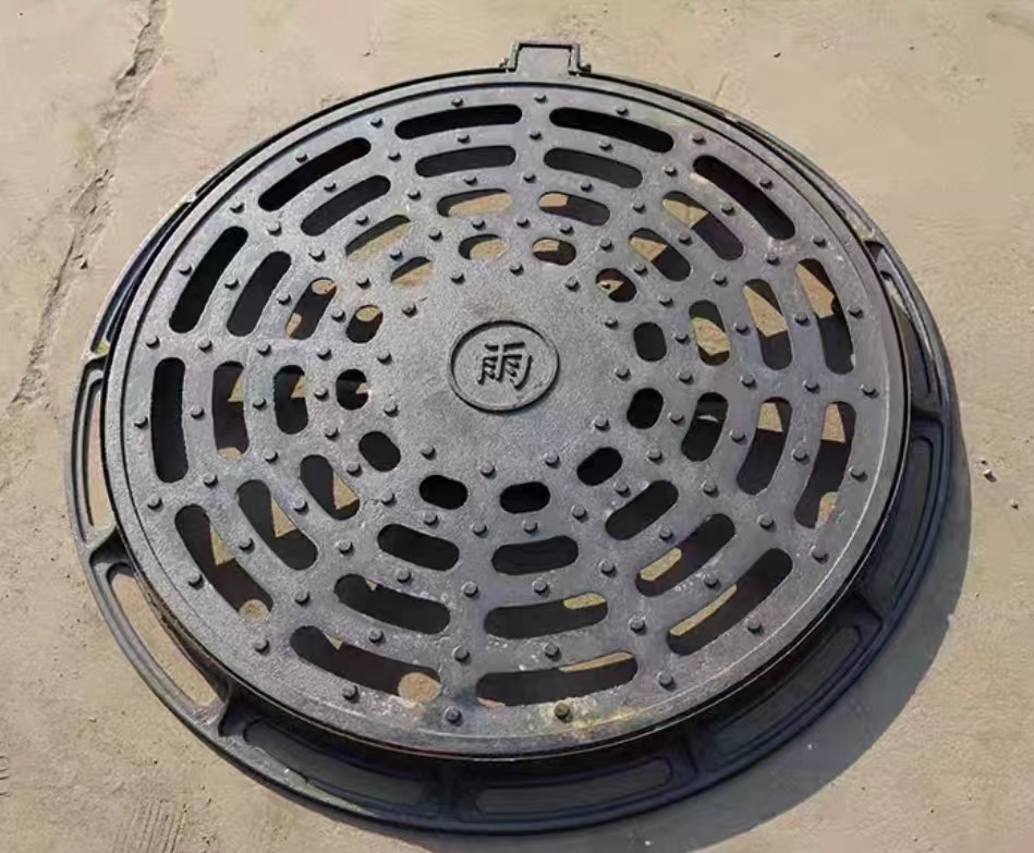 Ductile iron leaky manhole cover