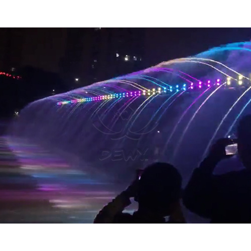 Дар кишвари Осиё намоиши фаввораҳои об