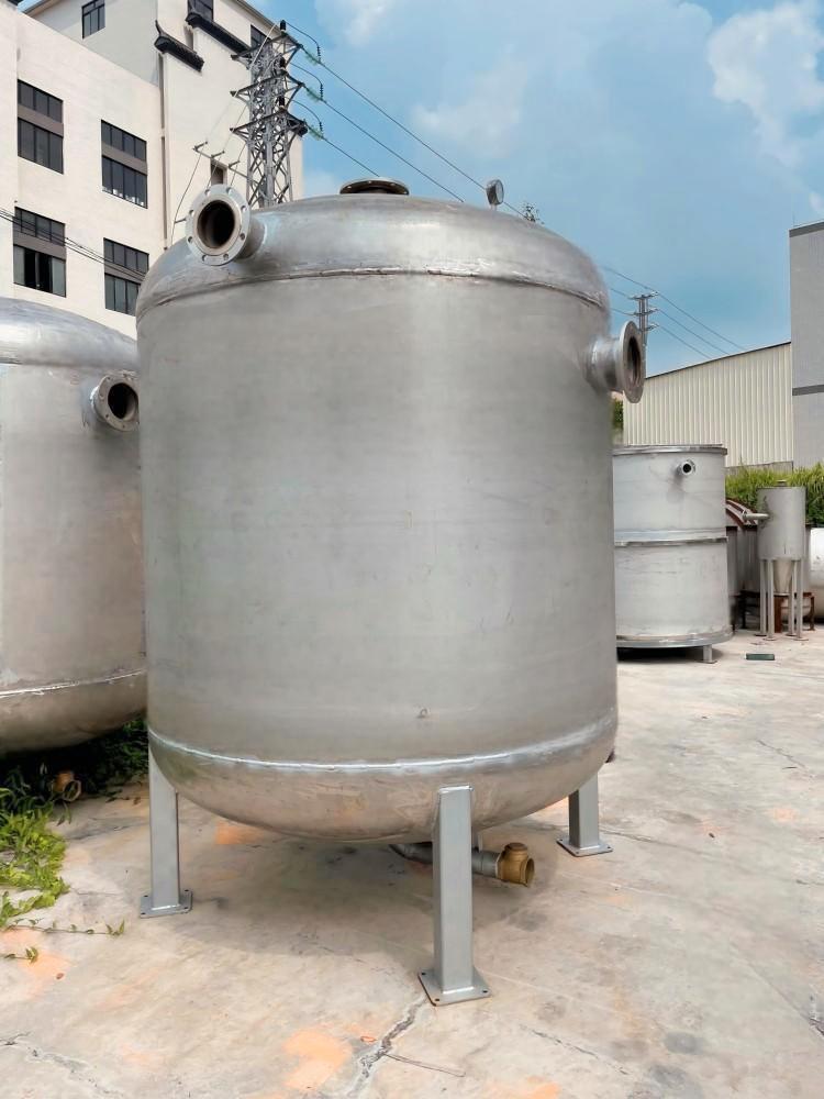 High load negative pressure vacuum tank