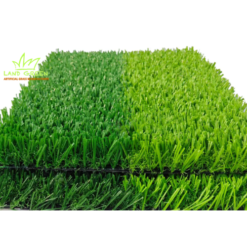 Футбольное поле с искусственным газоном для занятий спортом