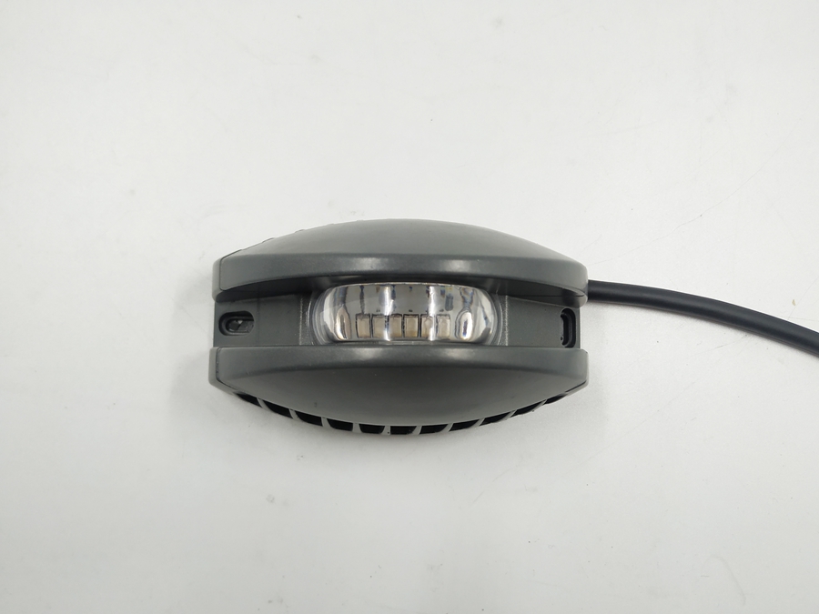 High-efficiency LED wall light