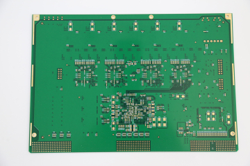Traitement des cartes de circuits imprimées multicouches