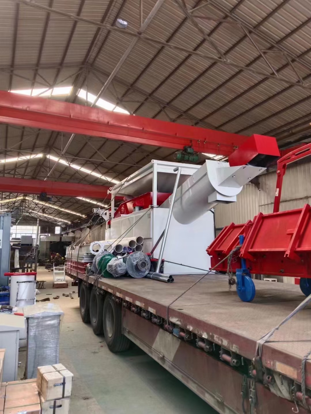 Sand and gravel separator loading