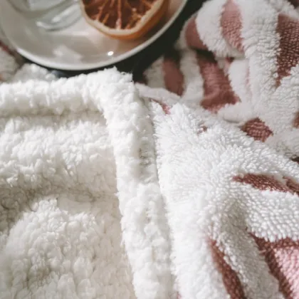Cozy Double Sided Flannel Sherpa Fleece Quilt Blanket for Couch Sofa