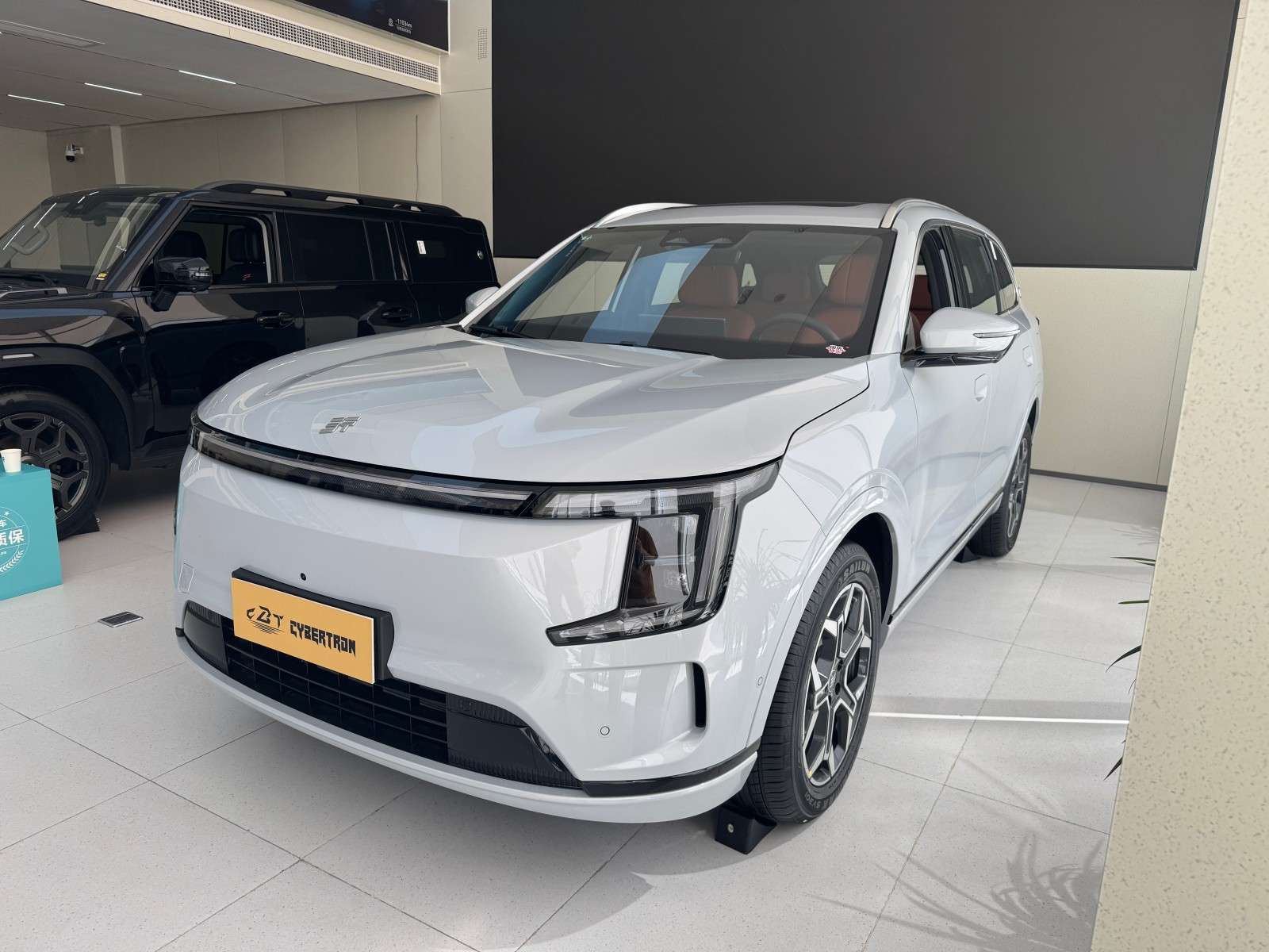 Large Seven-Seater Jetour Mountain & Sea L7 Plus