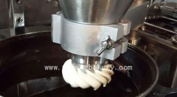 Automatic doughnut maker with french cruller plunger-yufeng