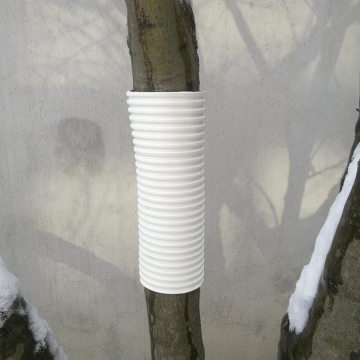 Tubo protettivo per piantine di alberi