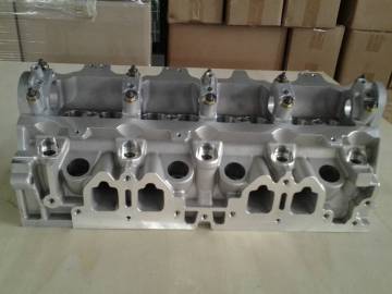 Peugeot 405 1.8L cylinder head