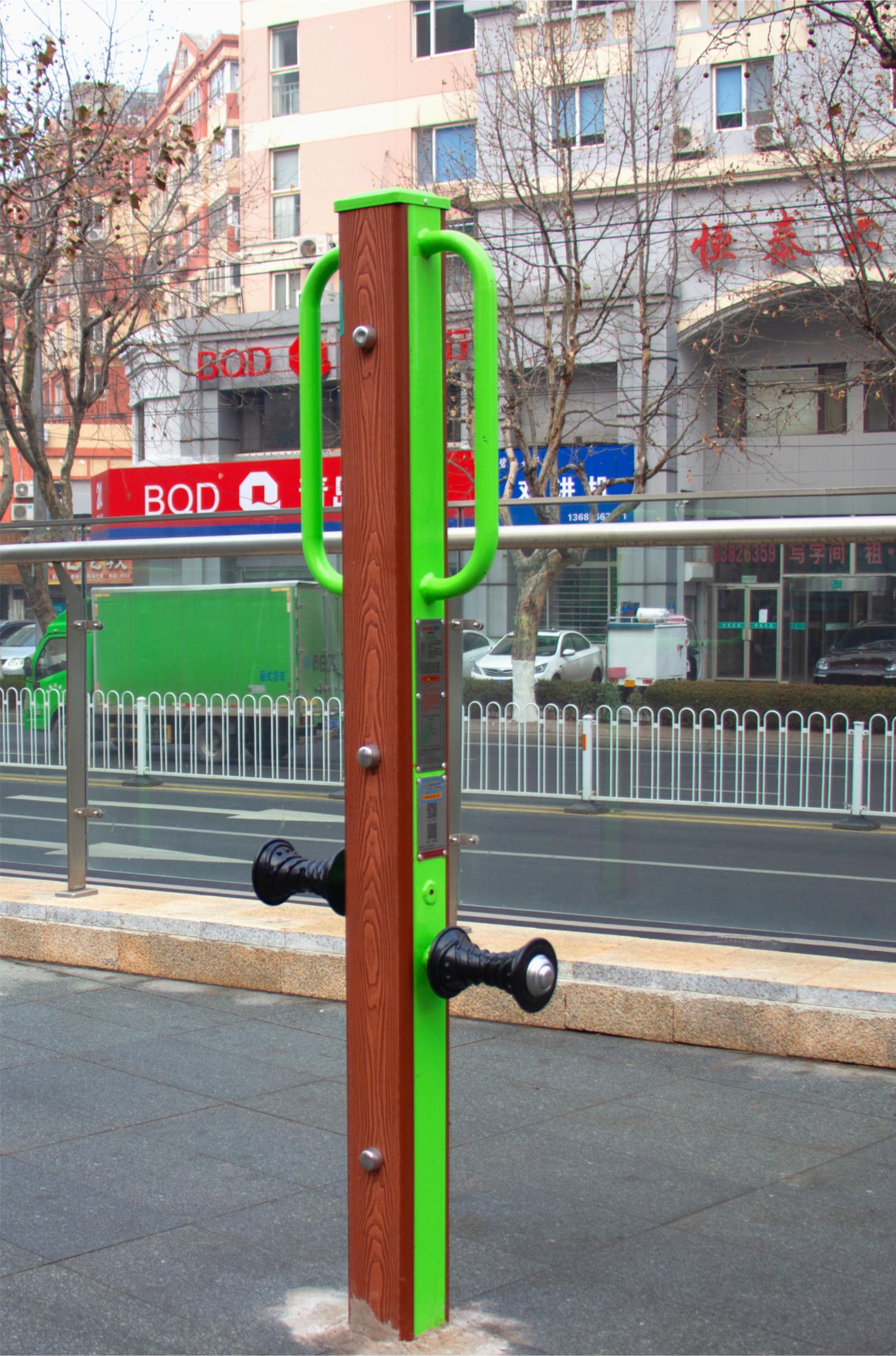 Outdoor fitness equipment