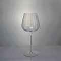 Elegante gerippte Kristallrotglas -Champagnerflöte