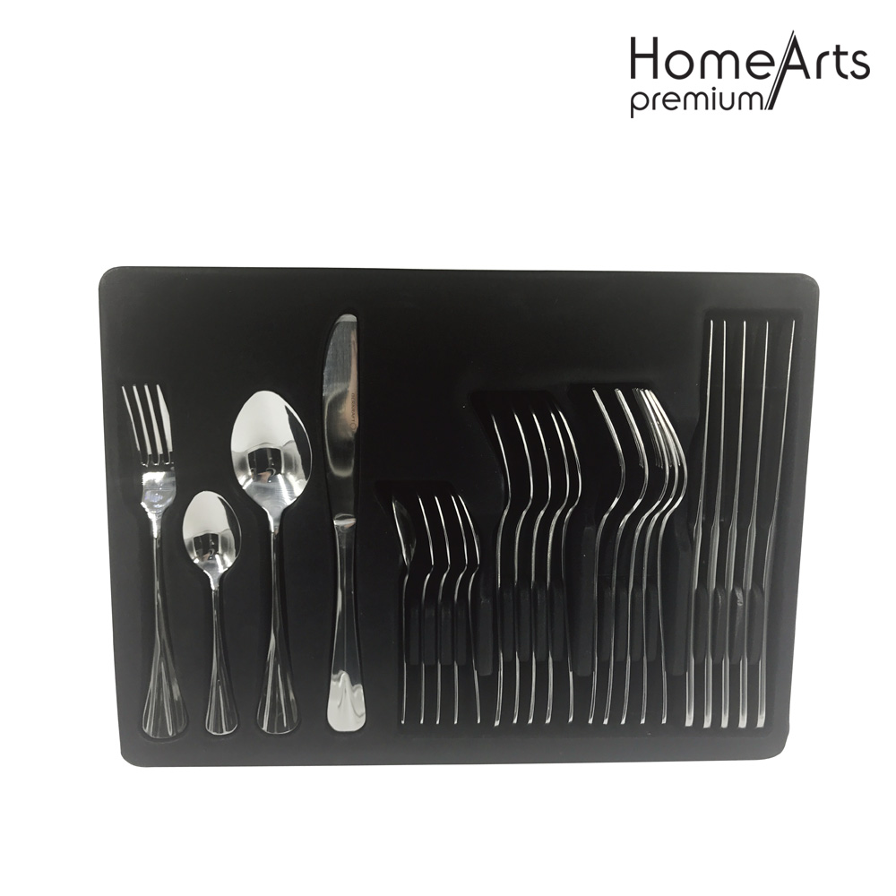 Elegante conjunto de cena con cuchara tenedor cuchillo