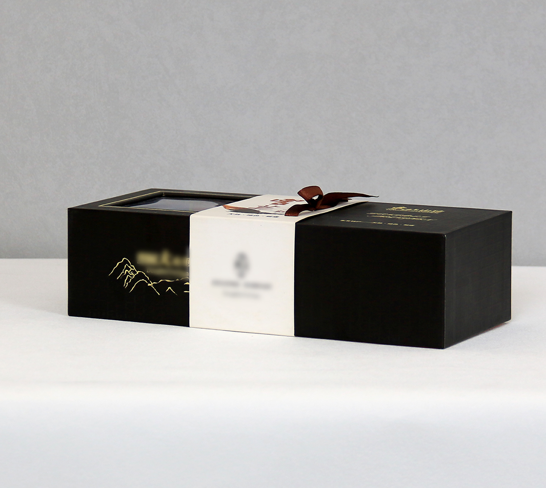 Magnetic box packaging box