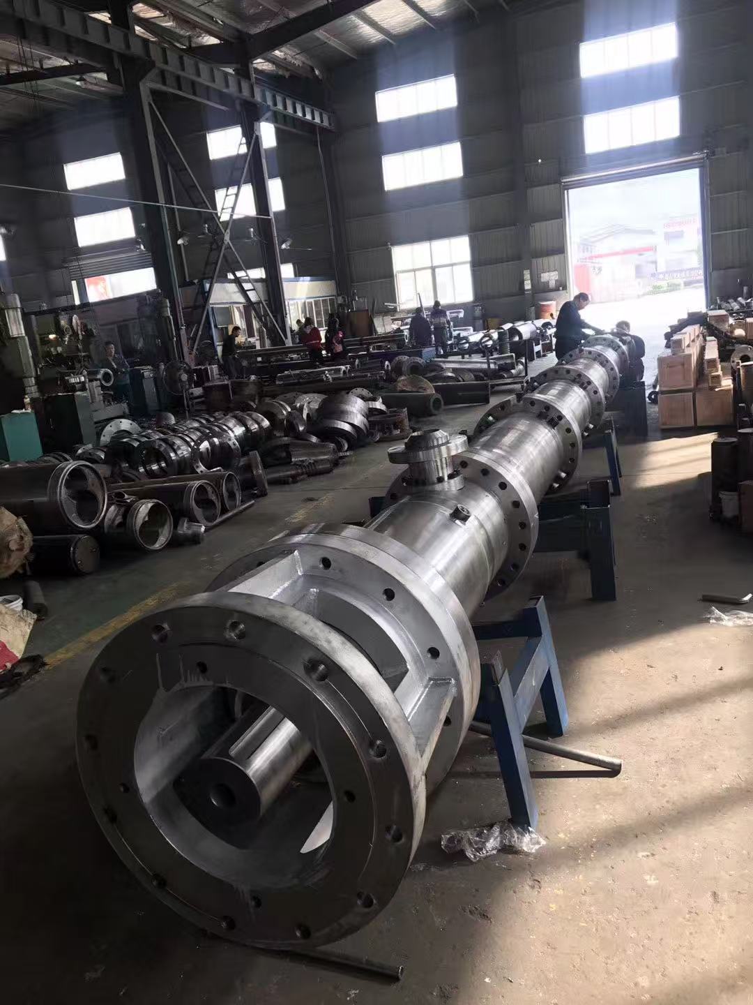 Carbon dioxide foaming screw