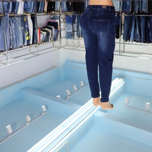 Jeans de azul oscuro para mujeres jeans ajustados