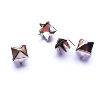 Long Legs Nikel Pyramid Studs