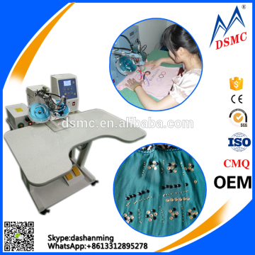 Automatic rhinestone hotfix setting machine for garments processing