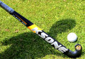 Χαρτάκι Hockey Fiber Carbon Fiber με μπάλα χόκεϊ