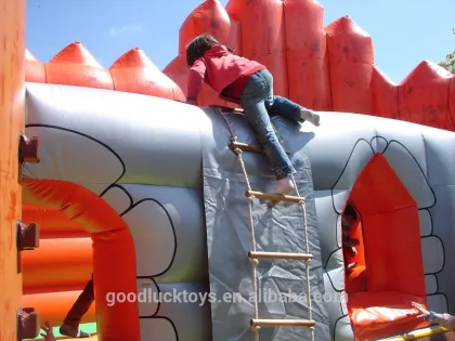 Fort inflatable with obstacles of climbing activities