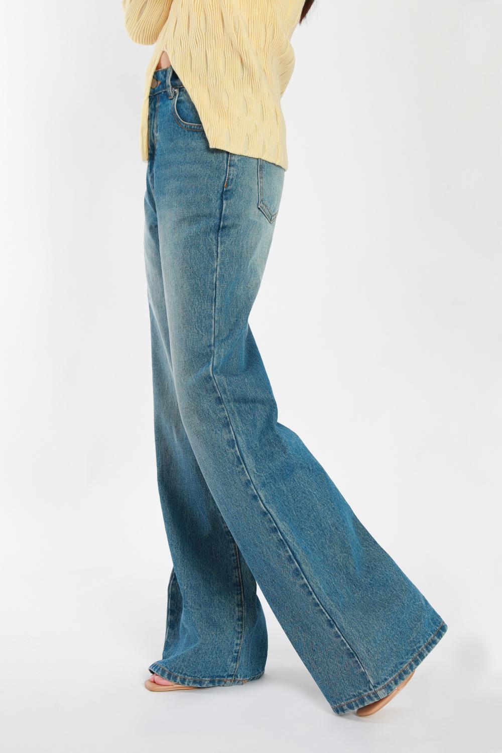 Jeans de perna larga azul claro