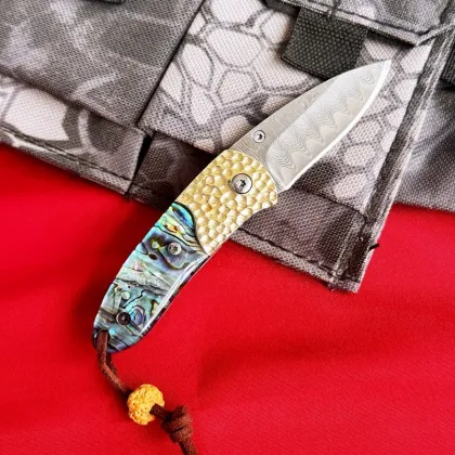 High Hardness Multifunctional Damascus Foldable Knife