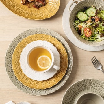 China Manufacturer Vintage Dessert Steak Charger Plates for Restaurant Wedding Embossed Ceramic Dinner Plates