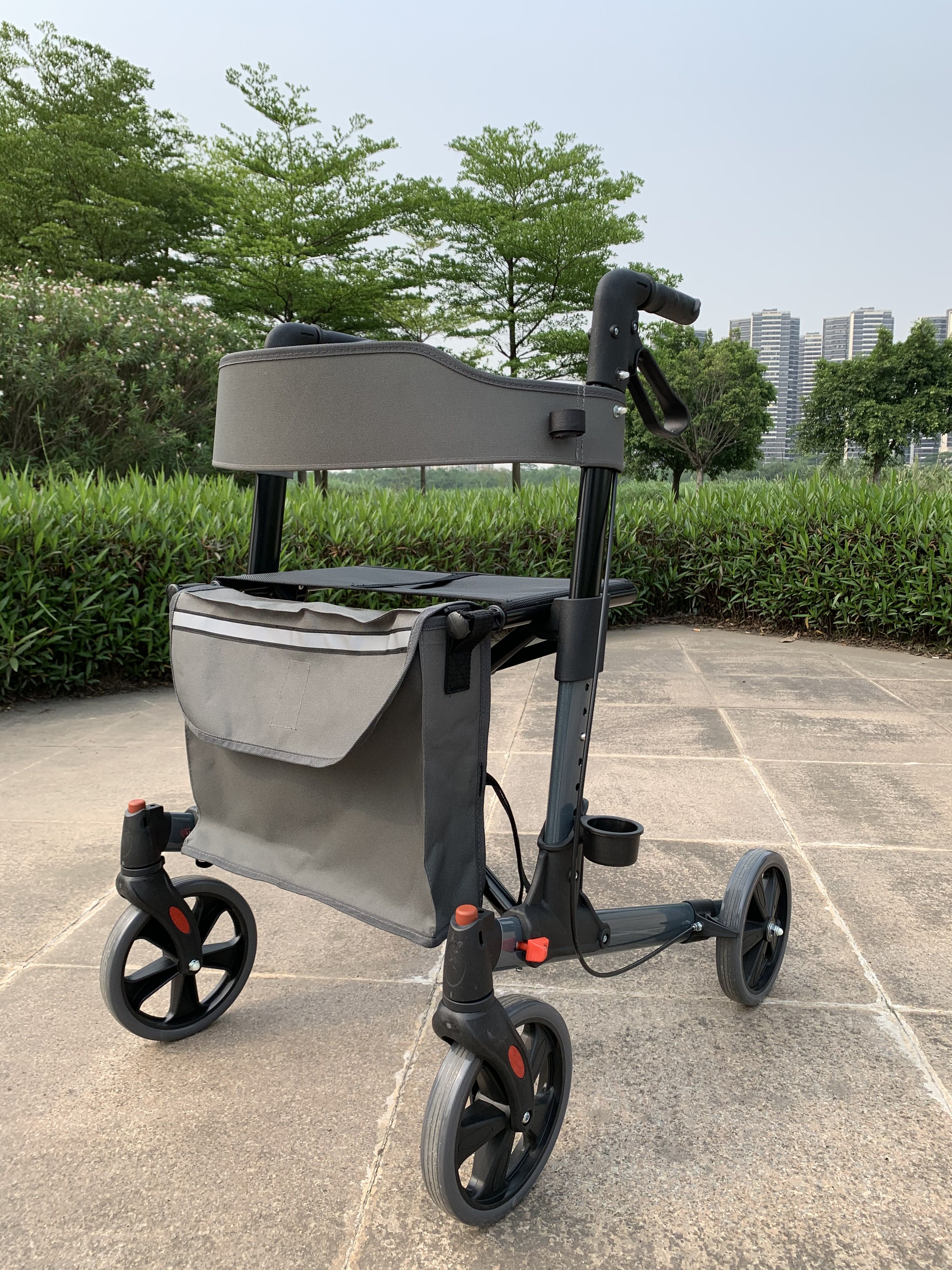 Aluminiowy Walker z siedziskiem - Rolling Walker z 8 -calowymi kółkami - Składany - szmatkę i oparcie