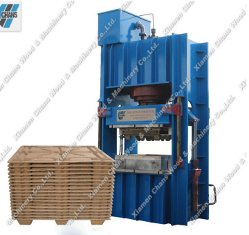 Hydraulic machine for press wood pallet compressed wood pallet