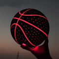 Bola de basquete iluminada e luminosa brilhante